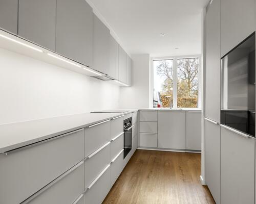 På en af Birkerøds mest attraktive adresser udlejes dette moderne rækkehus på Rolighedsvej 3B