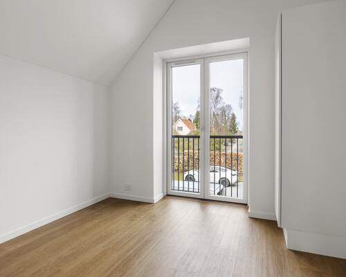 På en af Birkerøds mest attraktive adresser udlejes dette moderne rækkehus på Rolighedsvej 3B