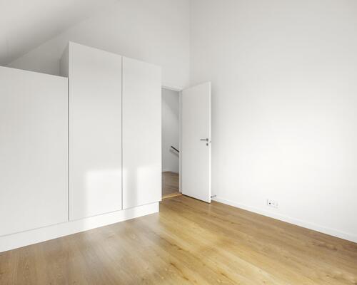 På en af Birkerøds mest attraktive adresser udlejes dette moderne rækkehus på Rolighedsvej 3B