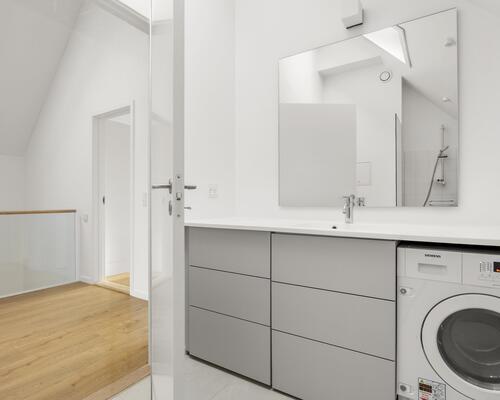 På en af Birkerøds mest attraktive adresser udlejes dette moderne rækkehus på Rolighedsvej 3B