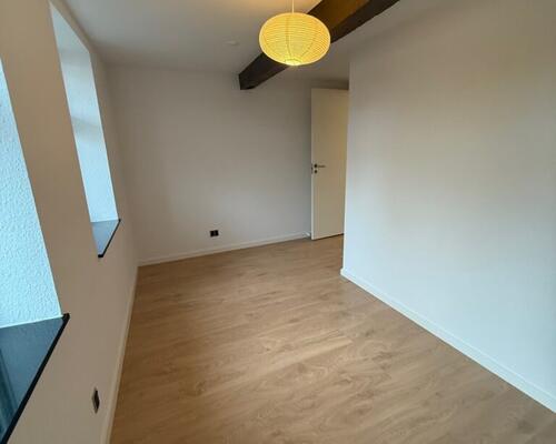 Nyrenoveret lejlighed midt i byen og med direkte adgang til det hyggelige torv