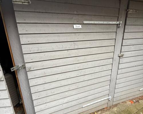 Nyrenoveret lejlighed midt i byen og med direkte adgang til det hyggelige torv