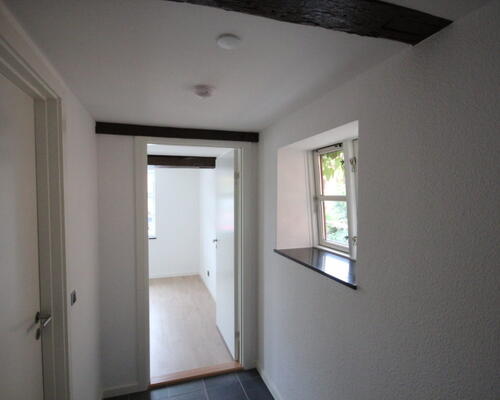 Nyrenoveret lejlighed midt i byen og med direkte adgang til det hyggelige torv