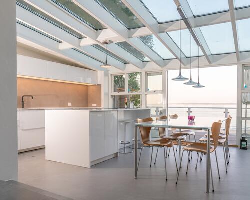 Liebhaver villa med privat strand | Ålsgårde