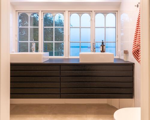 Liebhaver villa med privat strand | Ålsgårde