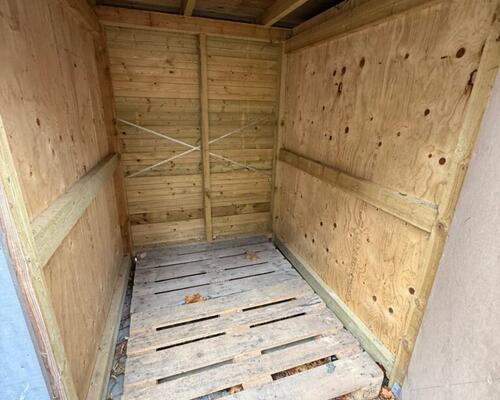 Nyrenoveret lejlighed midt i byen og med direkte adgang til det hyggelige torv