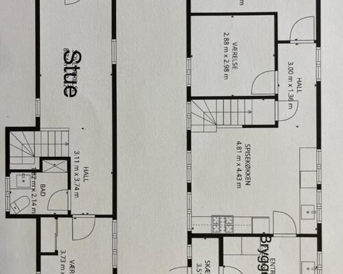 Nyrenoveret lejlighed midt i byen og med direkte adgang til det hyggelige torv