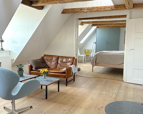 Hyggelig møbleret lejlighed ved kanalen på Christianshavn