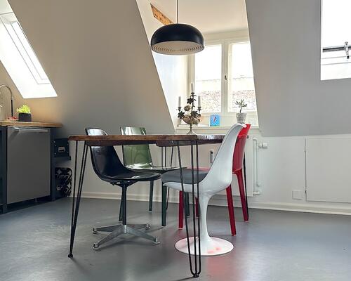 Hyggelig møbleret lejlighed ved kanalen på Christianshavn