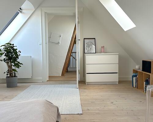 Hyggelig møbleret lejlighed ved kanalen på Christianshavn