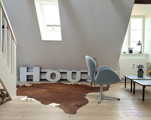 Hyggelig møbleret lejlighed ved kanalen på Christianshavn