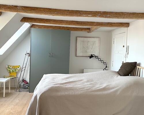 Hyggelig møbleret lejlighed ved kanalen på Christianshavn