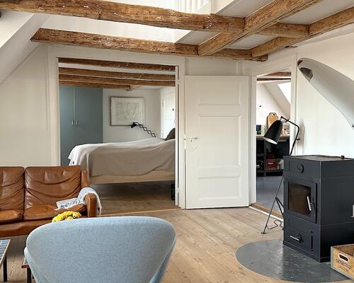 Hyggelig møbleret lejlighed ved kanalen på Christianshavn