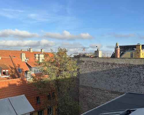 Hyggelig møbleret lejlighed ved kanalen på Christianshavn