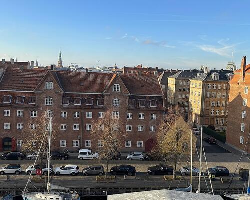 Hyggelig møbleret lejlighed ved kanalen på Christianshavn
