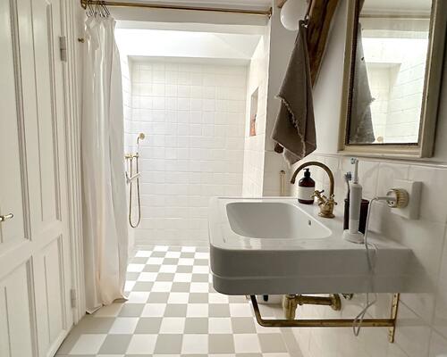 Hyggelig møbleret lejlighed ved kanalen på Christianshavn