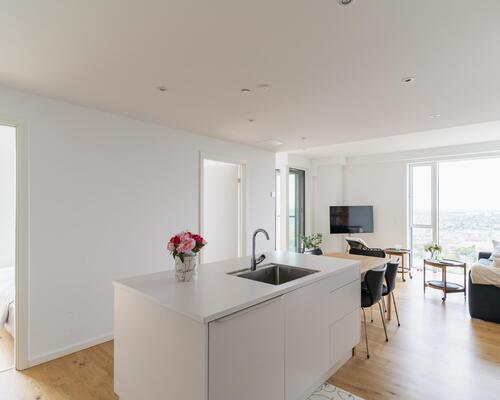 Eksklusiv 4-værelses lejlighed på 32. sal med unik udsigt over København