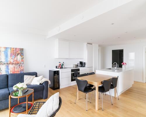 Eksklusiv 4-værelses lejlighed på 32. sal med unik udsigt over København