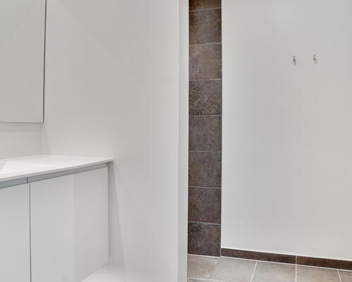 Kun 2 måneders depositium - Stor 3-værelses lejlighed med altan