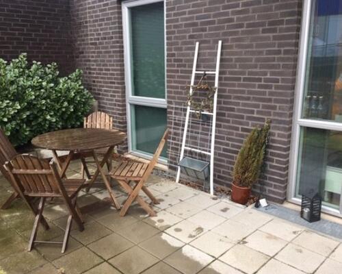 Dejlig 2-værelses lejlighed med egen terrasse.