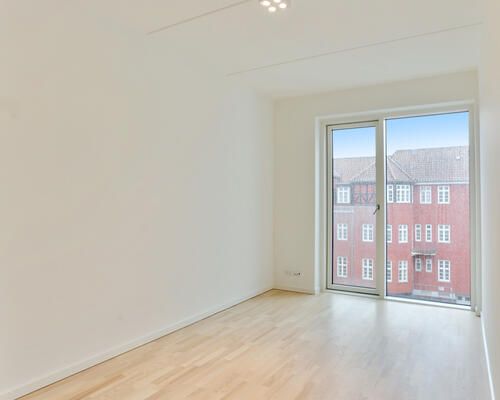 4-værelses bolig i 2 plan med egen tagterrasse!