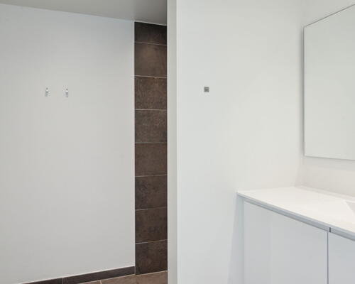 KUN 2 MÅNEDERS DEPOSITUM - Stor 3-værelses beliggende øverst med fri udsigt