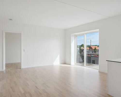 KUN 2 MÅNEDERS DEPOSITUM - Stor 3-værelses beliggende øverst med fri udsigt