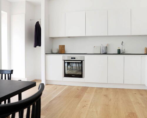 Lyst og moderne rækkehus med sydvendt have, terrasse, eget skur og gulvvarme i alle rum. Ingen bindingsperiode