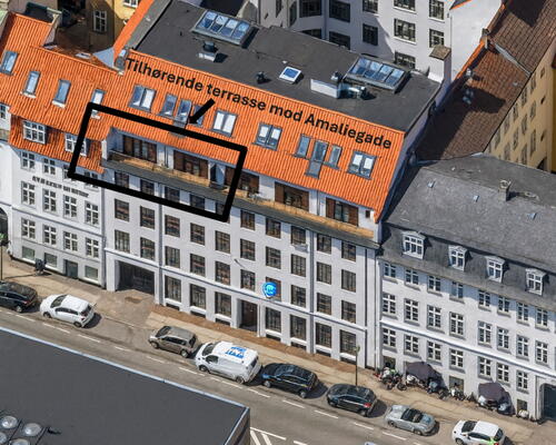 Kæmpe terrasse, altan og 2 badeværelser midt i indre by