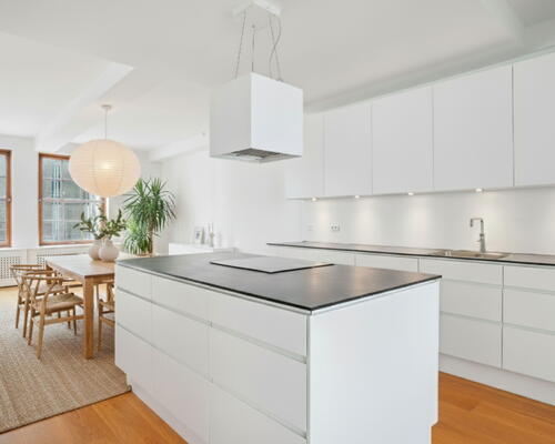 Kæmpe terrasse, altan og 2 badeværelser midt i indre by