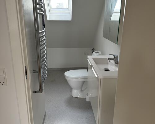 Super lækker lys 3 vær. lejlighed (evt. dele) i Centrum.