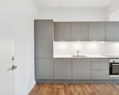 Lys og rummelig 3-værelses lejlighed med altan