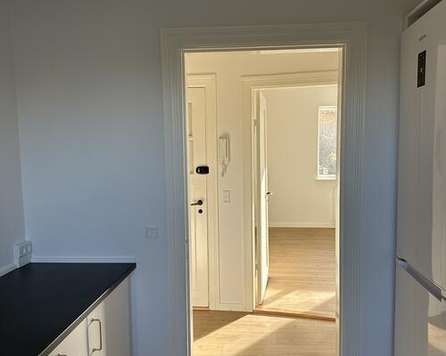 total nyrenoveret 2 vær. lejlighed.