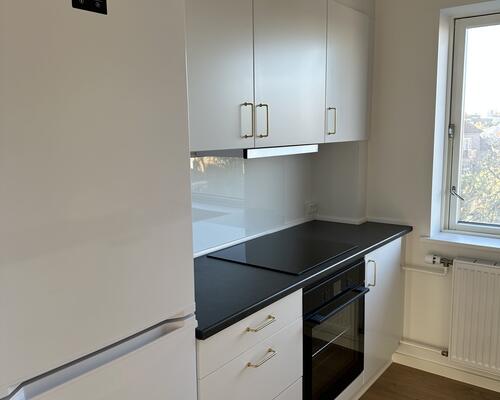 total nyrenoveret 2 vær. lejlighed.