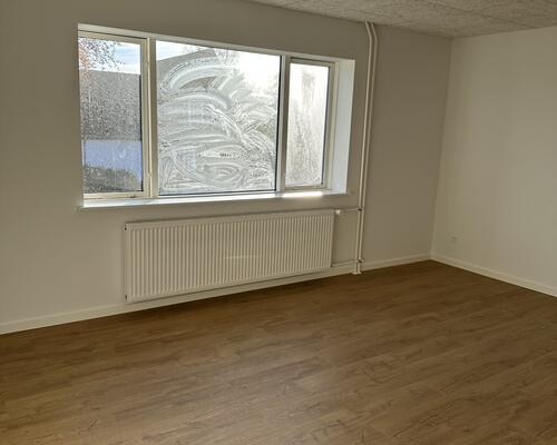 total nyrenoveret 2 vær. lejlighed.