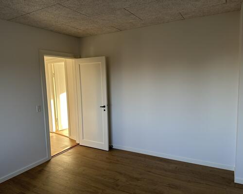 total nyrenoveret 2 vær. lejlighed.