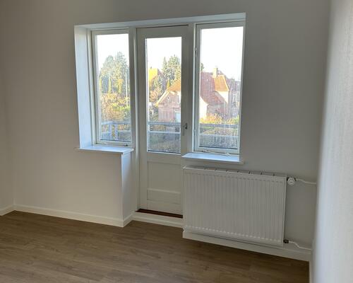 total nyrenoveret 2 vær. lejlighed.