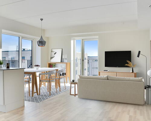 Kun 2 måneders depositium - Stor 3-værelses lejlighed med altan