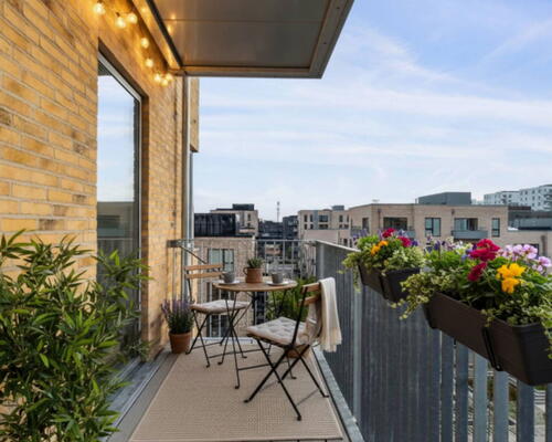 Skøn 2-værelses lejlighed med altan og stort soveværelse