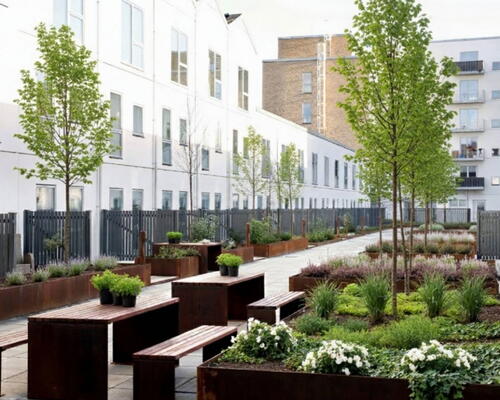 Skøn 2-værelses lejlighed med altan og stort soveværelse