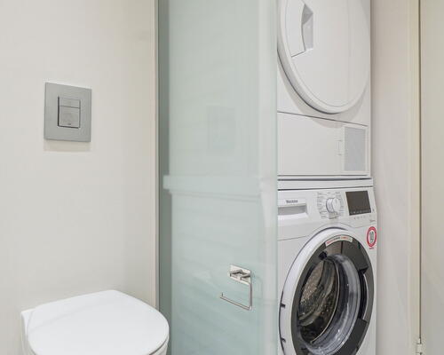 Rummelig 2-værelses lejlighed med terrasse