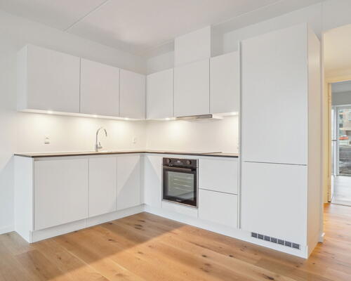 Rummelig 2-værelses lejlighed med terrasse