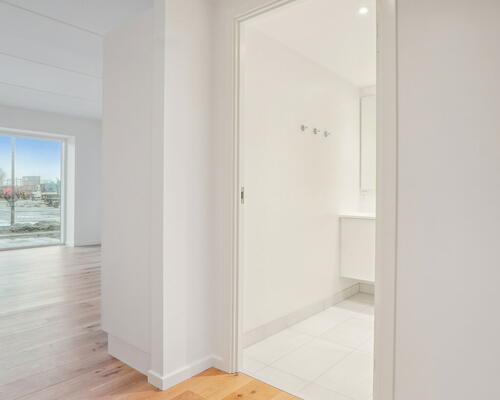 Rummelig 2-værelses lejlighed med terrasse