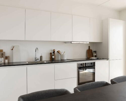 Flot moderne 4-værelses bolig med plads til hele familien og altan ud til gården!