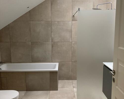 Charmerende 3. værelses herskabslejlighed