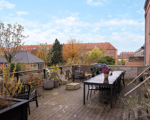 Lækker og ny istandsat 4 værelses lejlighed med adgang til fælles tagterrasse