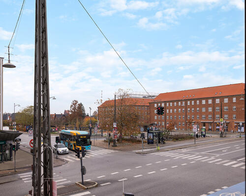 Lækker og ny istandsat 4 værelses lejlighed med adgang til fælles tagterrasse