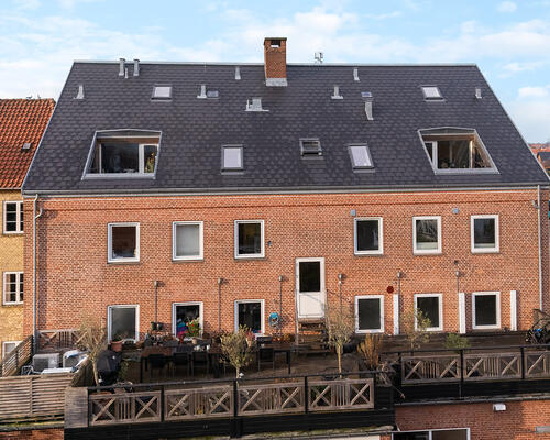 Lækker og ny istandsat 4 værelses lejlighed med adgang til fælles tagterrasse