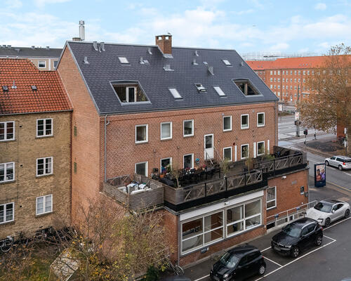 Lækker og ny istandsat 4 værelses lejlighed med adgang til fælles tagterrasse