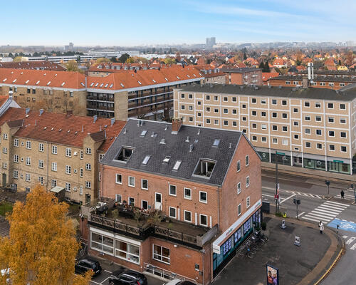 Lækker og ny istandsat 4 værelses lejlighed med adgang til fælles tagterrasse